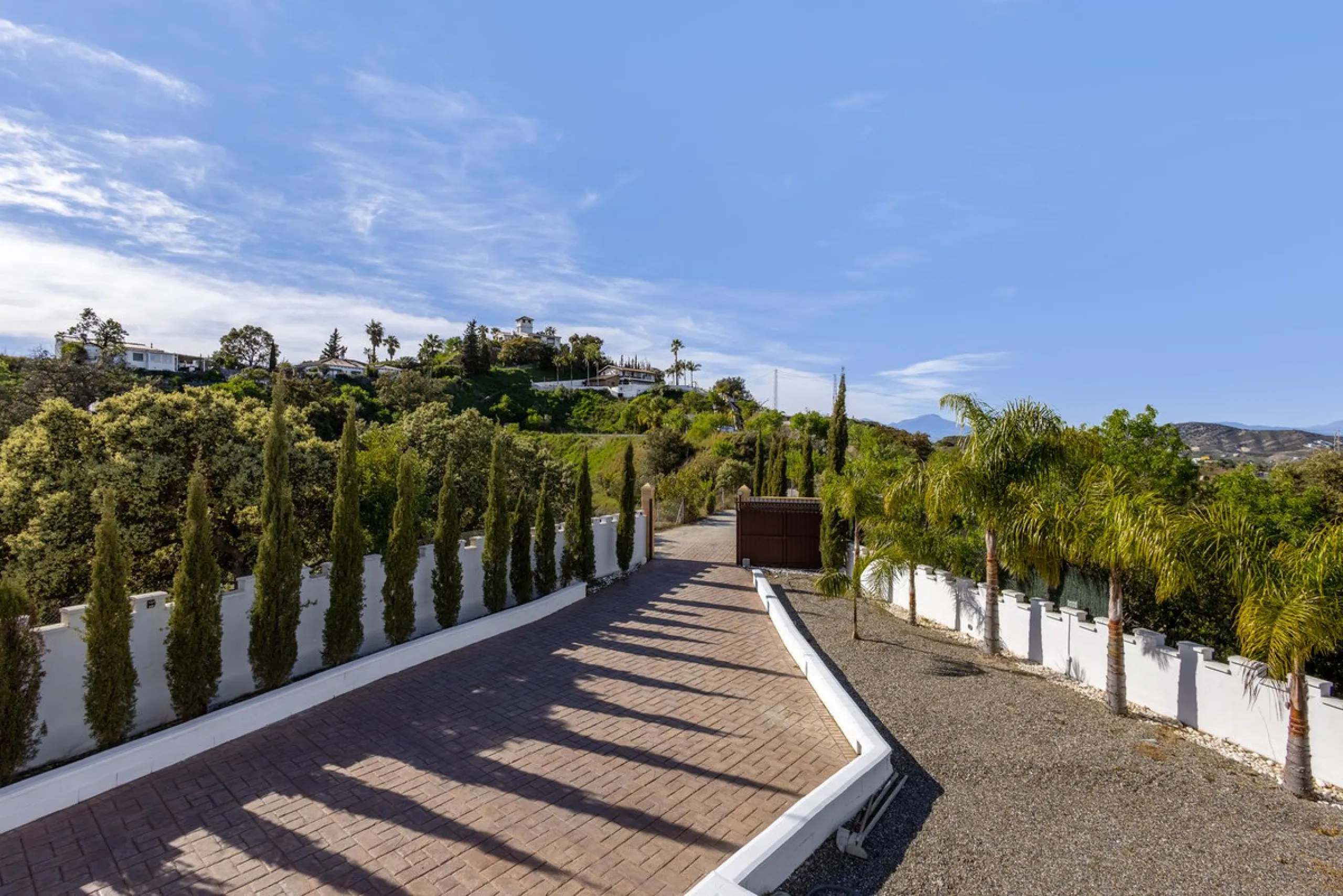 House - Detached Villa в продаже в Alhaurín el Grande, Málaga. В доме 6 спален и 5 ванных комнат. Площадь дома 336 м². Площадь участка 11788 м²