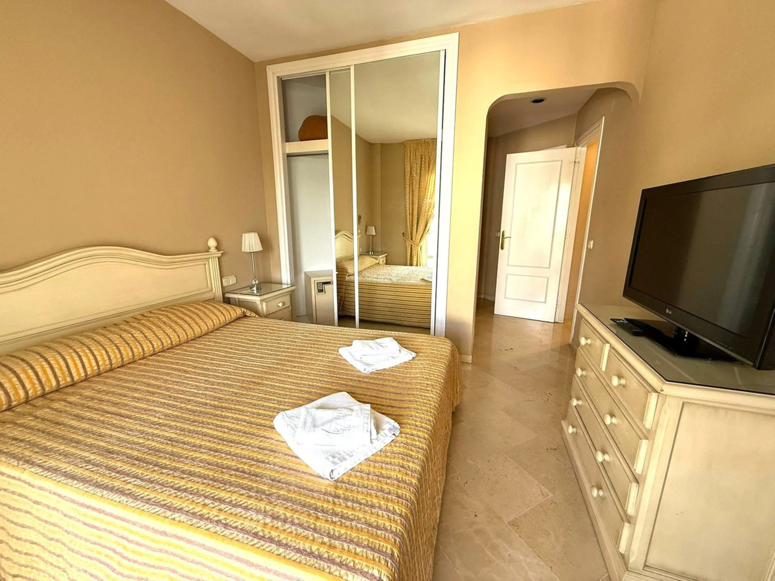 Apartment - Middle Floor Apartment в продаже в Mijas, Málaga. В доме 2 спален и 2 ванных комнат. Площадь дома 82 м²