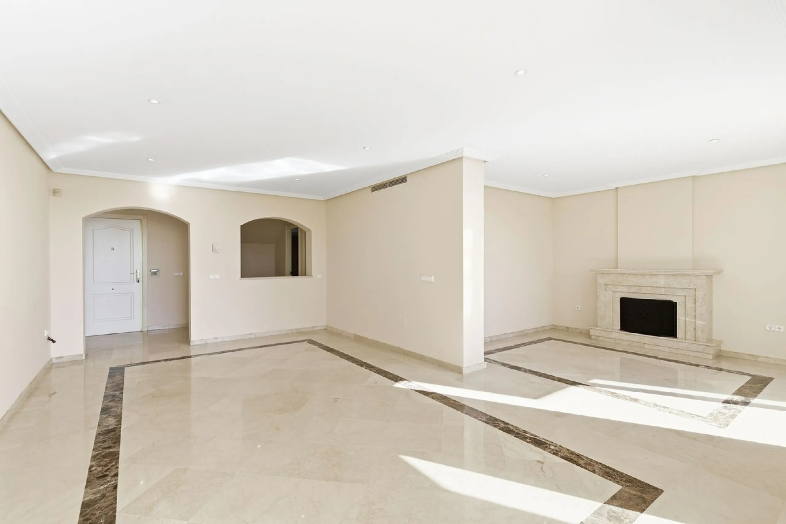 Penthouse Duplex in Los Arqueros Golf & Country Club, Benahavís.