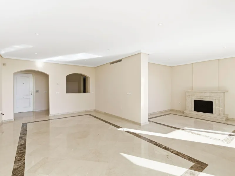 Penthouse Duplex in Los Arqueros Golf & Country Club, Benahavís.