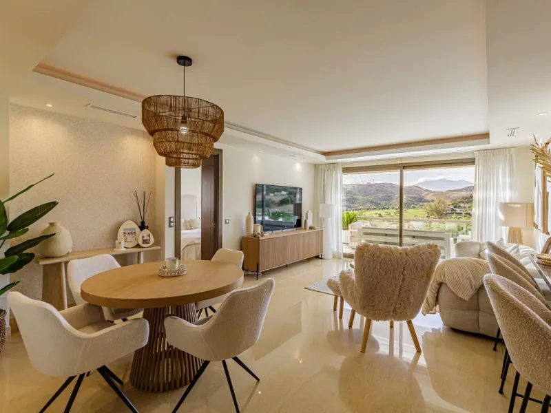 Sunset‑Facing Contemporary Luxury in Los Arqueros