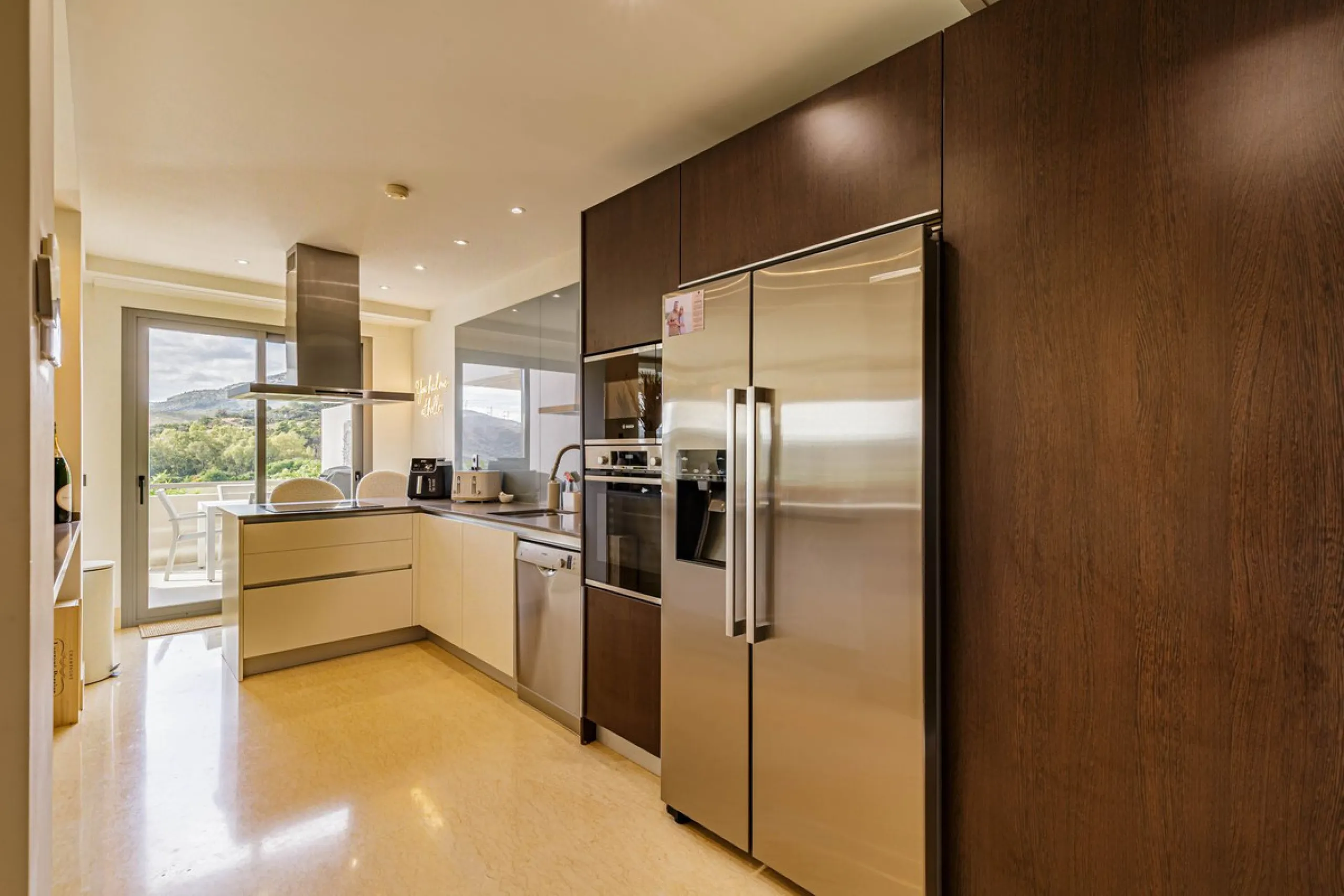 Sunset‑Facing Contemporary Luxury in Los Arqueros