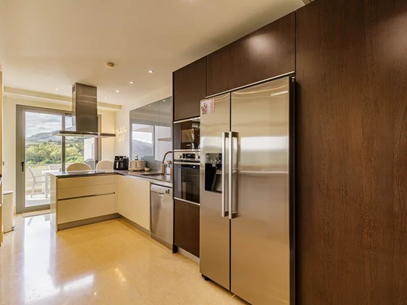 Sunset‑Facing Contemporary Luxury in Los Arqueros