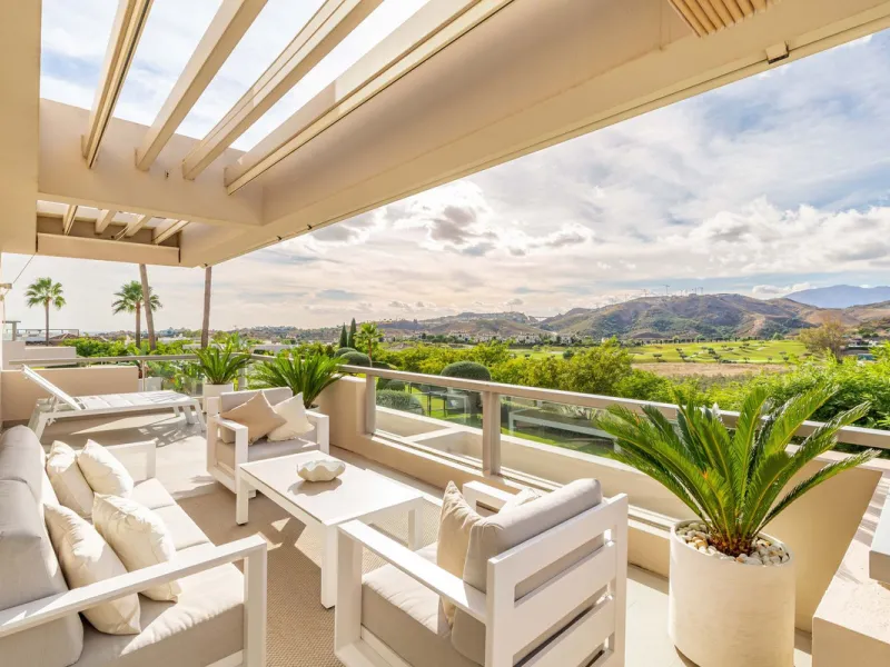Sunset‑Facing Contemporary Luxury in Los Arqueros