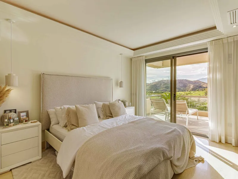 Sunset‑Facing Contemporary Luxury in Los Arqueros