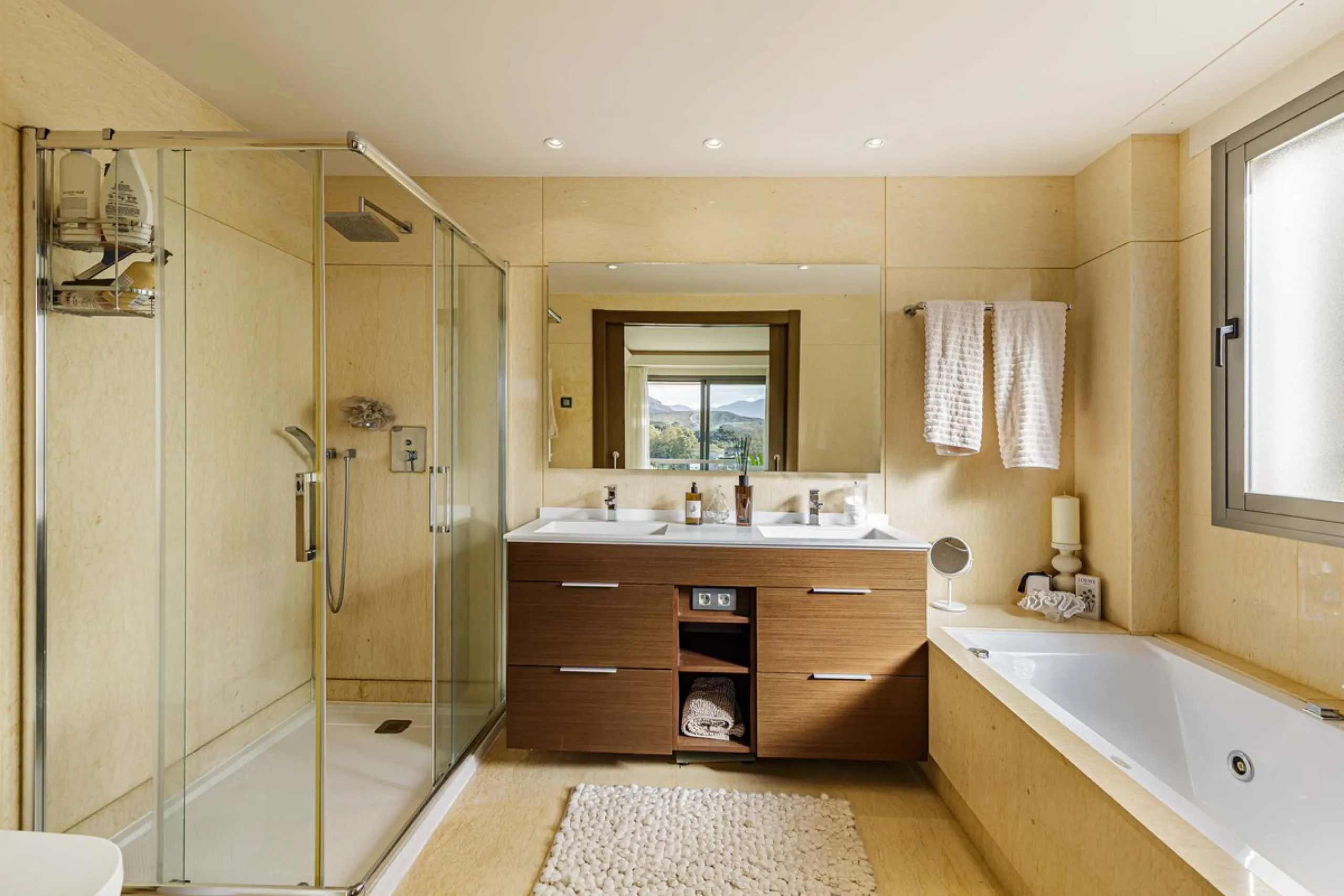 Sunset‑Facing Contemporary Luxury in Los Arqueros