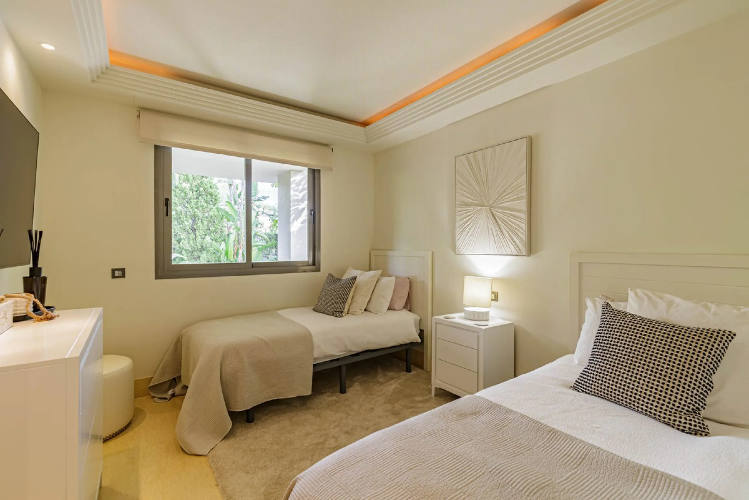 Sunset‑Facing Contemporary Luxury in Los Arqueros