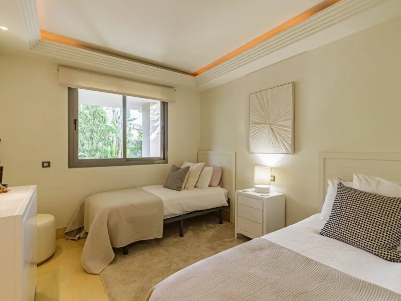Sunset‑Facing Contemporary Luxury in Los Arqueros