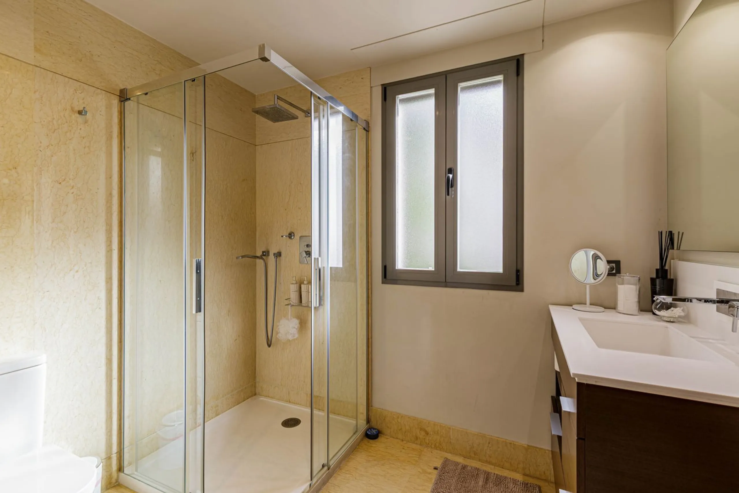 Sunset‑Facing Contemporary Luxury in Los Arqueros