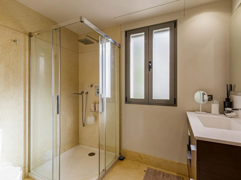 Sunset‑Facing Contemporary Luxury in Los Arqueros