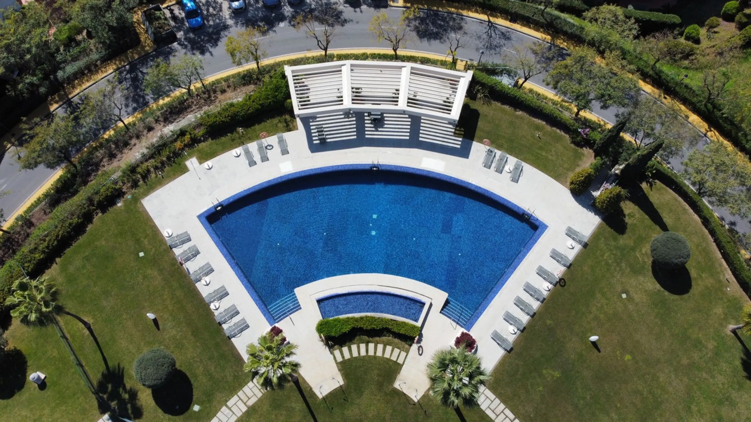 Sunset‑Facing Contemporary Luxury in Los Arqueros