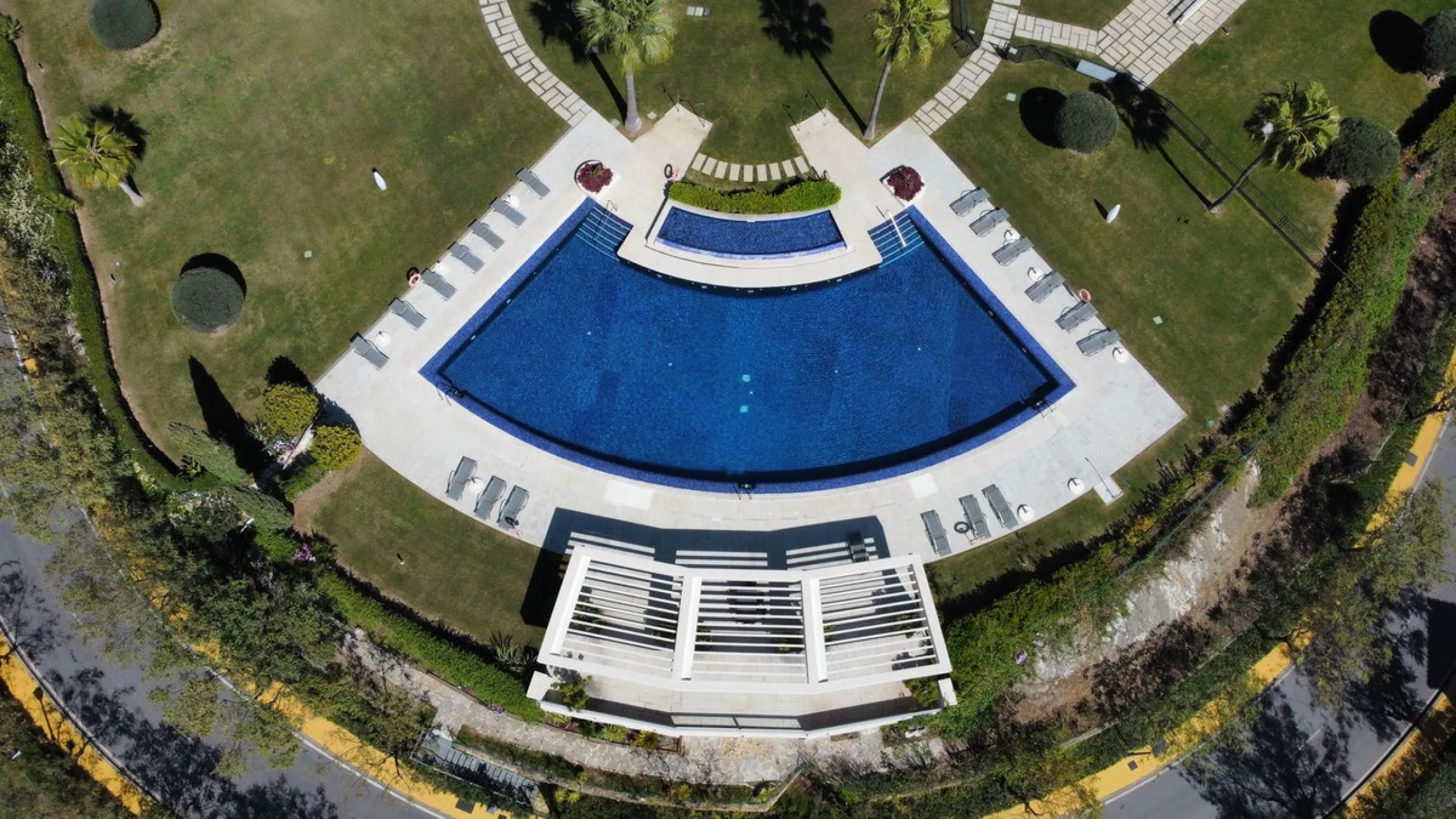 Sunset‑Facing Contemporary Luxury in Los Arqueros
