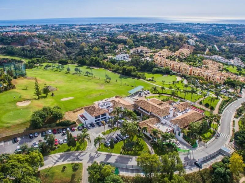Sunset‑Facing Contemporary Luxury in Los Arqueros