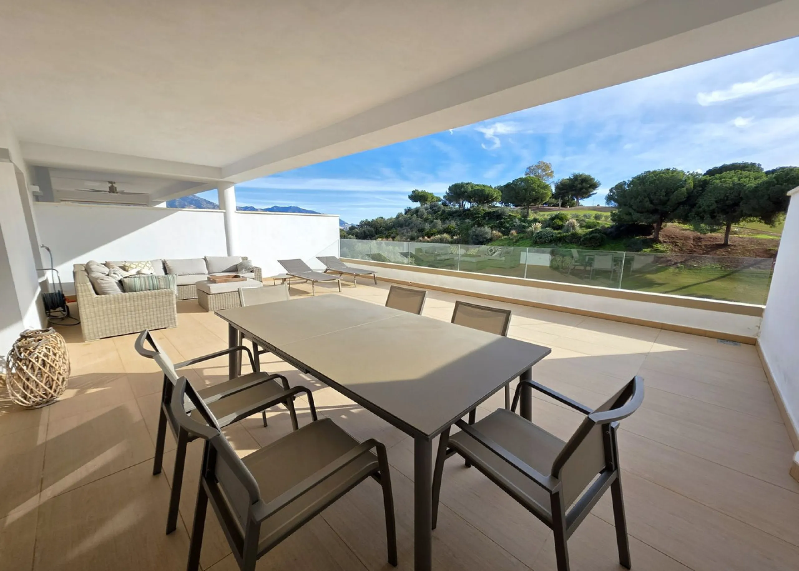 Apartment - Middle Floor Apartment в продаже в Mijas, Málaga. В доме 2 спален и 2 ванных комнат. Площадь дома 89 м²