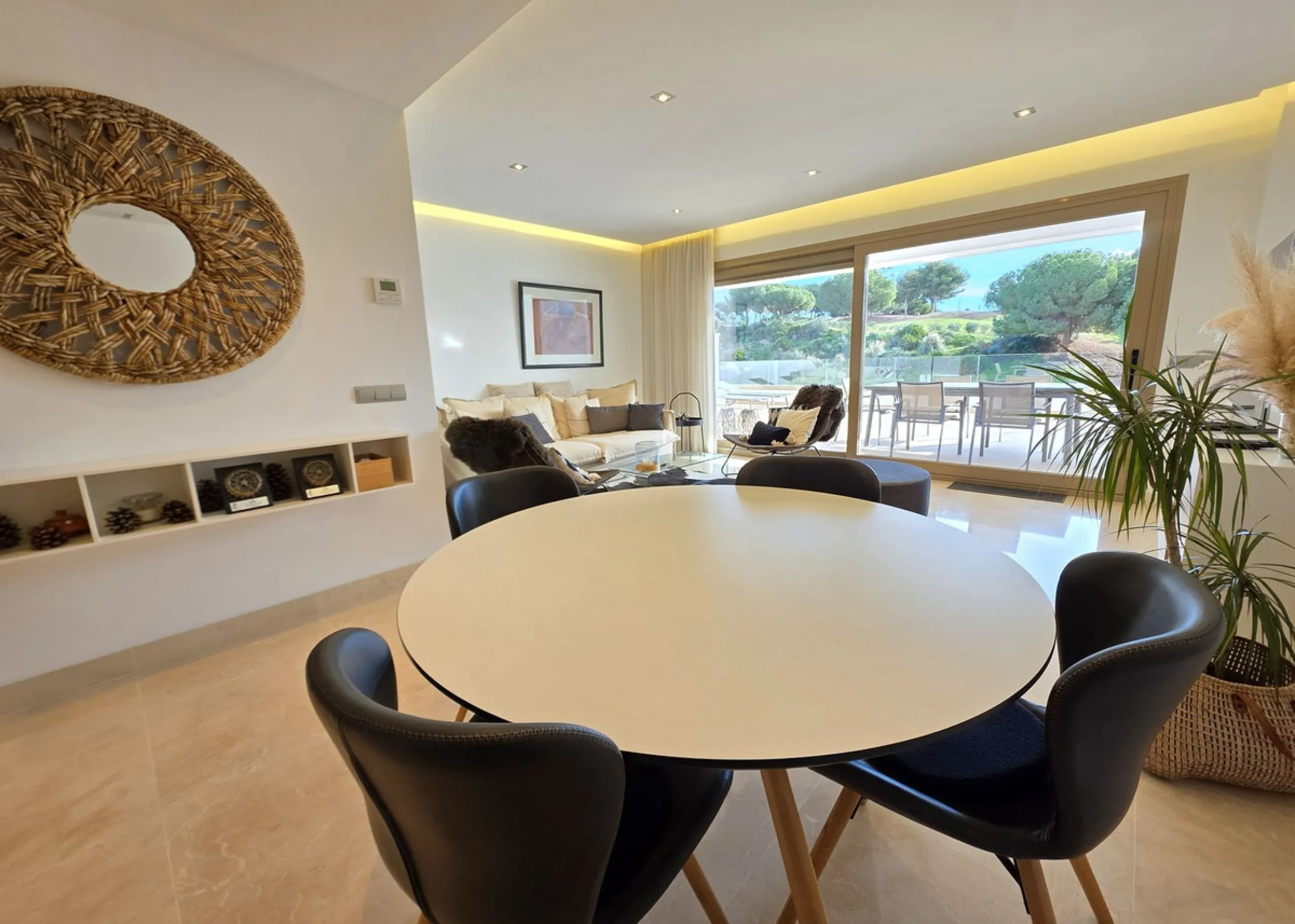 Apartment - Middle Floor Apartment в продаже в Mijas, Málaga. В доме 2 спален и 2 ванных комнат. Площадь дома 89 м²