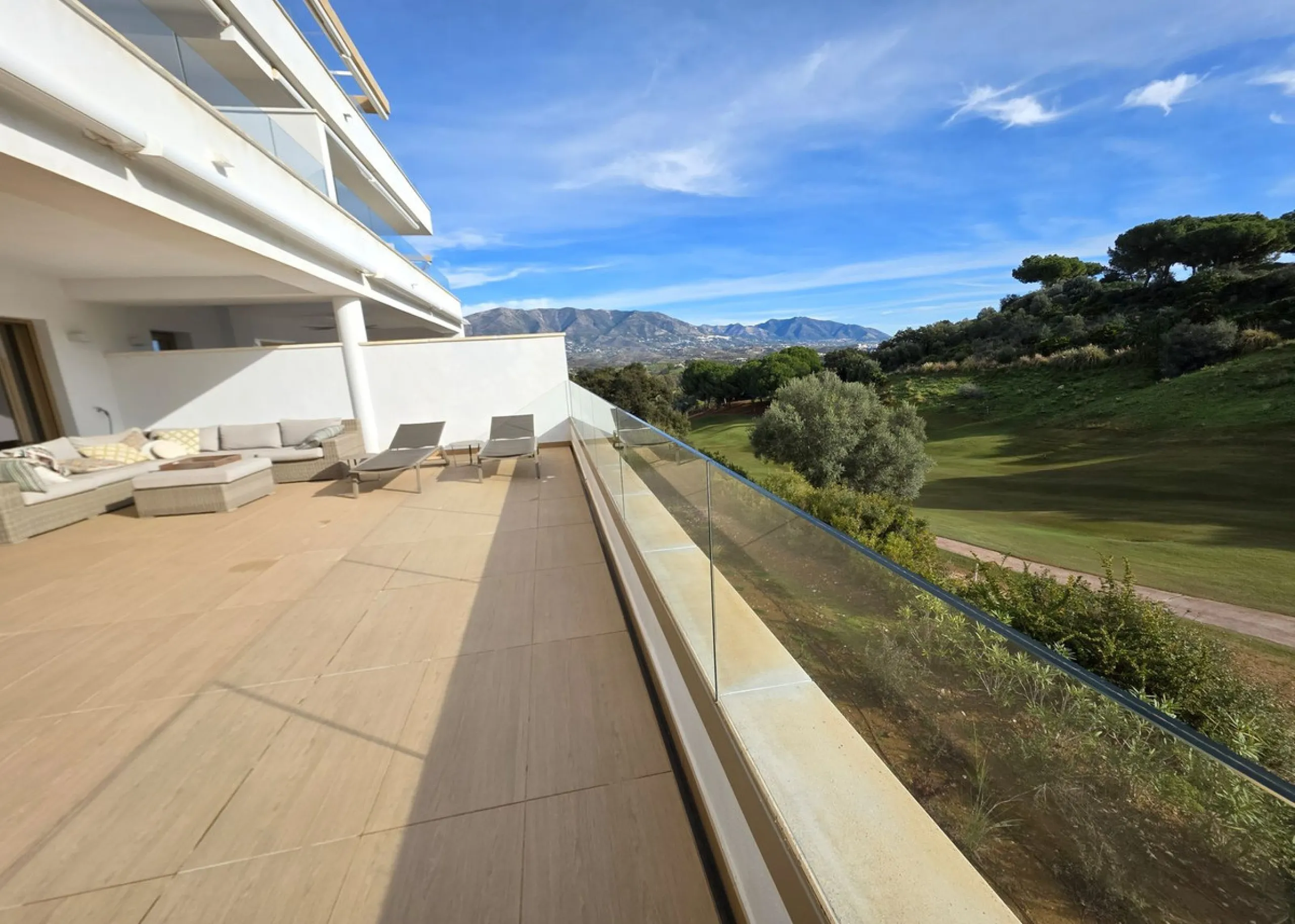 Apartment - Middle Floor Apartment в продаже в Mijas, Málaga. В доме 2 спален и 2 ванных комнат. Площадь дома 89 м²