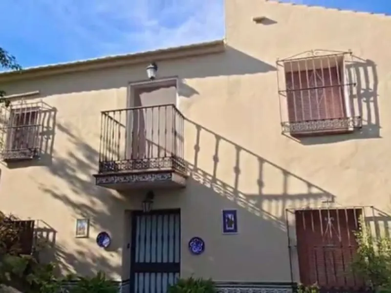 House - Detached Villa в продаже в Alhaurín de la Torre, Málaga. В доме 6 спален и 4 ванных комнат. Площадь дома 400 м². Площадь участка 4000 м²