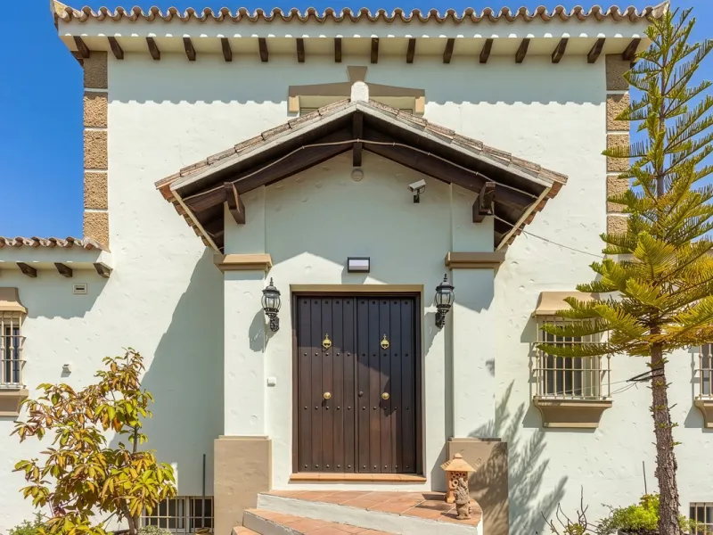STUNNING THREE BEDROOM VILLA