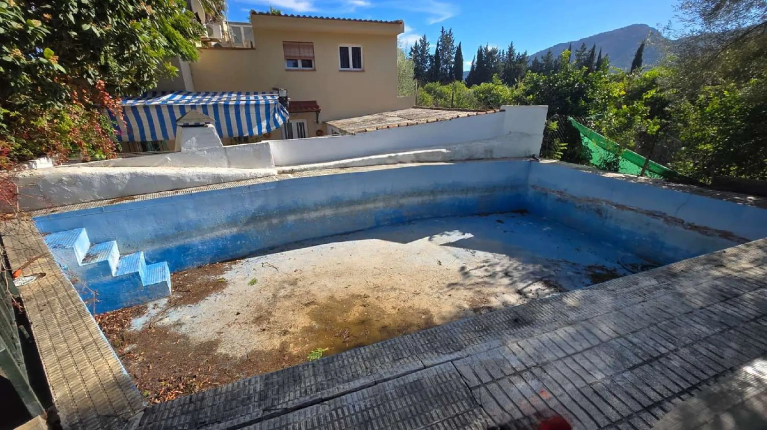House - Detached Villa в продаже в Alhaurín de la Torre, Málaga. В доме 6 спален и 4 ванных комнат. Площадь дома 400 м². Площадь участка 4000 м²