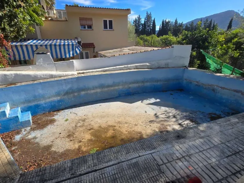 House - Detached Villa в продаже в Alhaurín de la Torre, Málaga. В доме 6 спален и 4 ванных комнат. Площадь дома 400 м². Площадь участка 4000 м²