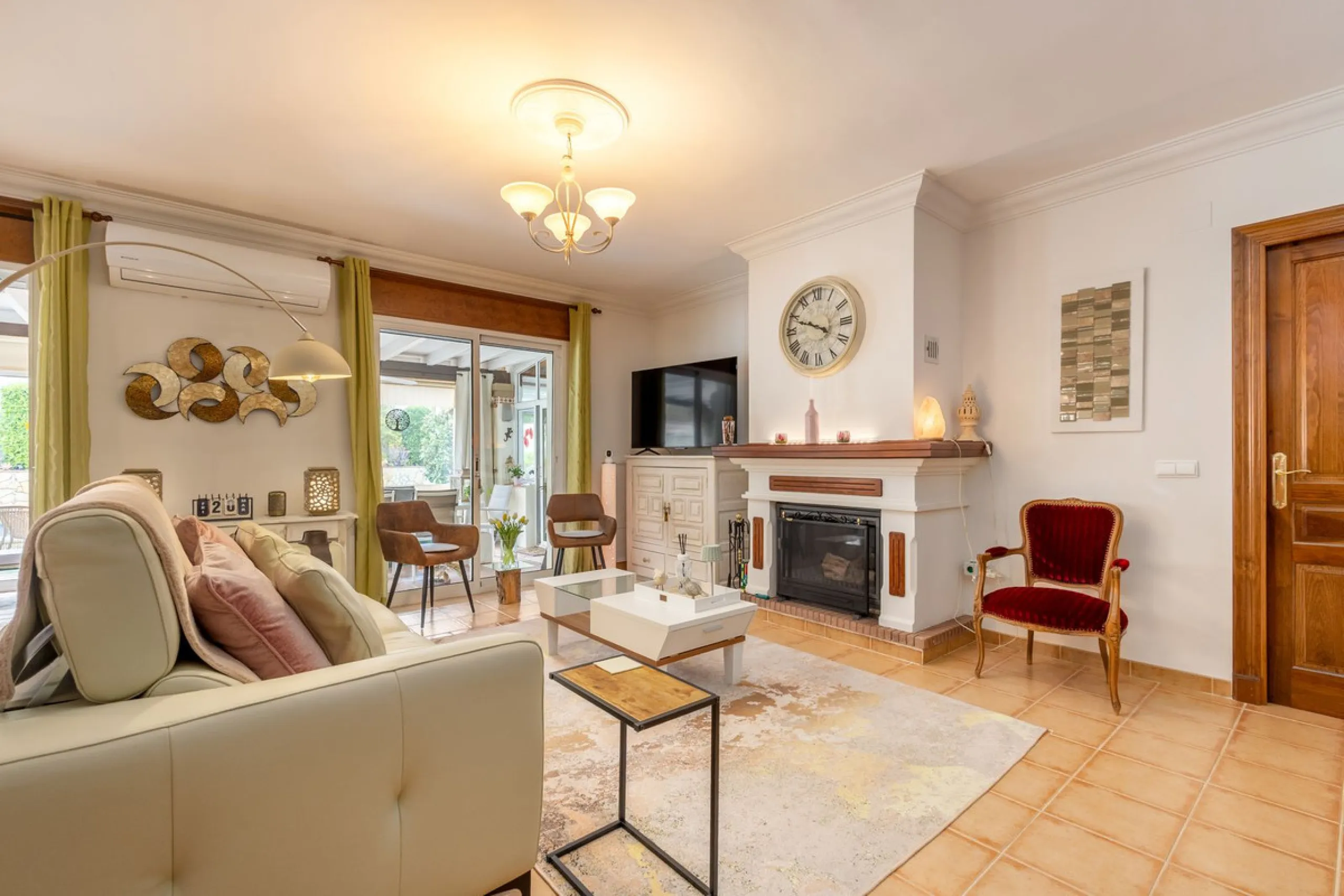 STUNNING THREE BEDROOM VILLA