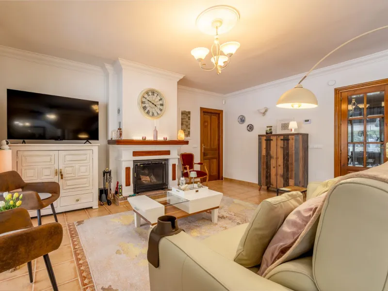 STUNNING THREE BEDROOM VILLA