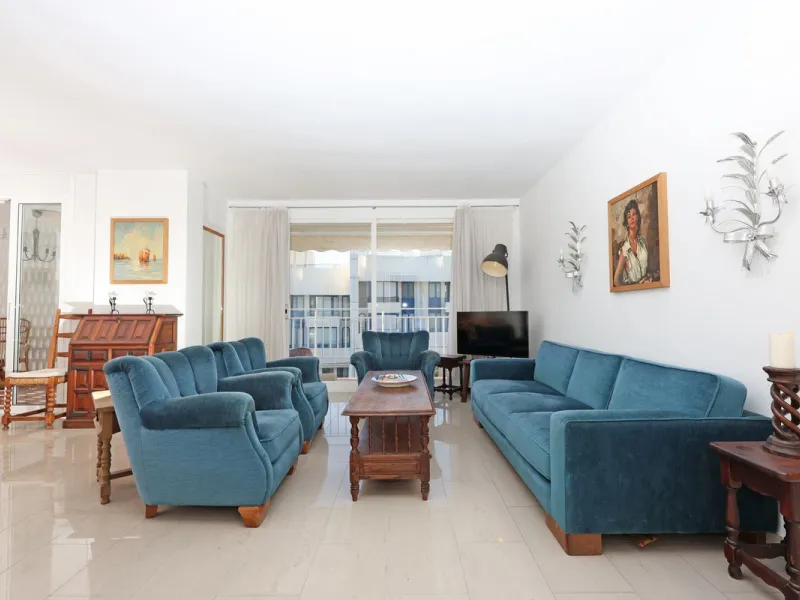 Introducing this charming 3-bedroom, 2-bathroom apartment, ideally located in the heart of Marbella. This home offers comfort and style in one of the most sought-after areas on the Costa del Sol. The living room opens up to a South-West facing terrace, pe