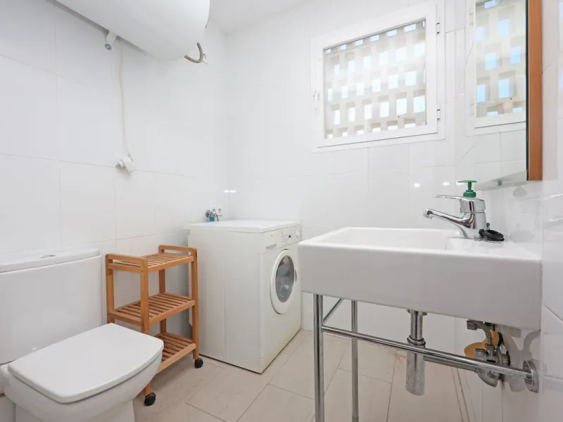 Introducing this charming 3-bedroom, 2-bathroom apartment, ideally located in the heart of Marbella. This home offers comfort and style in one of the most sought-after areas on the Costa del Sol. The living room opens up to a South-West facing terrace, pe