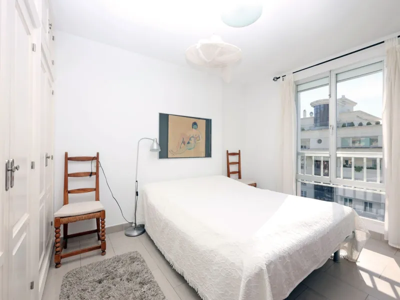 Introducing this charming 3-bedroom, 2-bathroom apartment, ideally located in the heart of Marbella. This home offers comfort and style in one of the most sought-after areas on the Costa del Sol. The living room opens up to a South-West facing terrace, pe