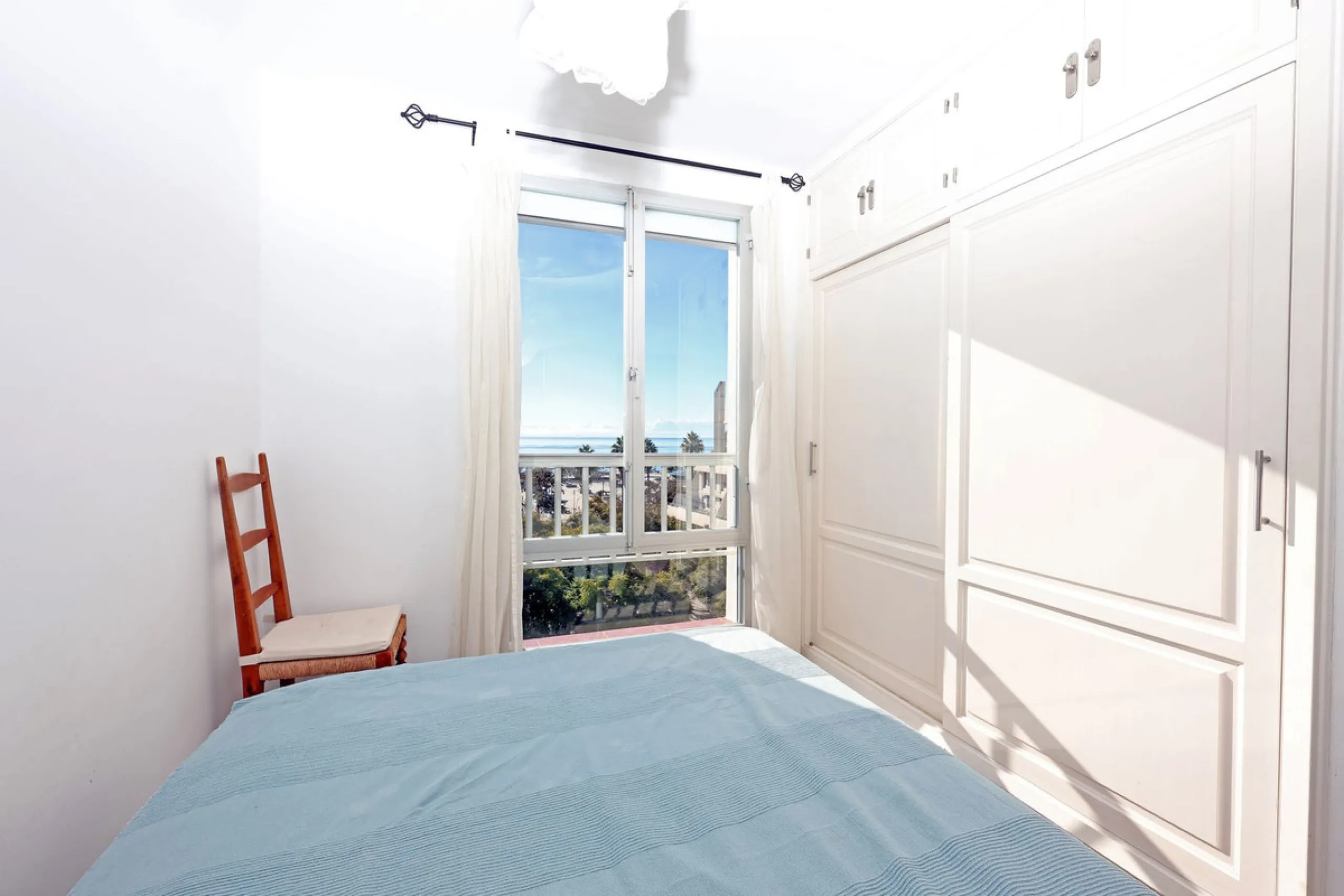 Introducing this charming 3-bedroom, 2-bathroom apartment, ideally located in the heart of Marbella. This home offers comfort and style in one of the most sought-after areas on the Costa del Sol. The living room opens up to a South-West facing terrace, pe