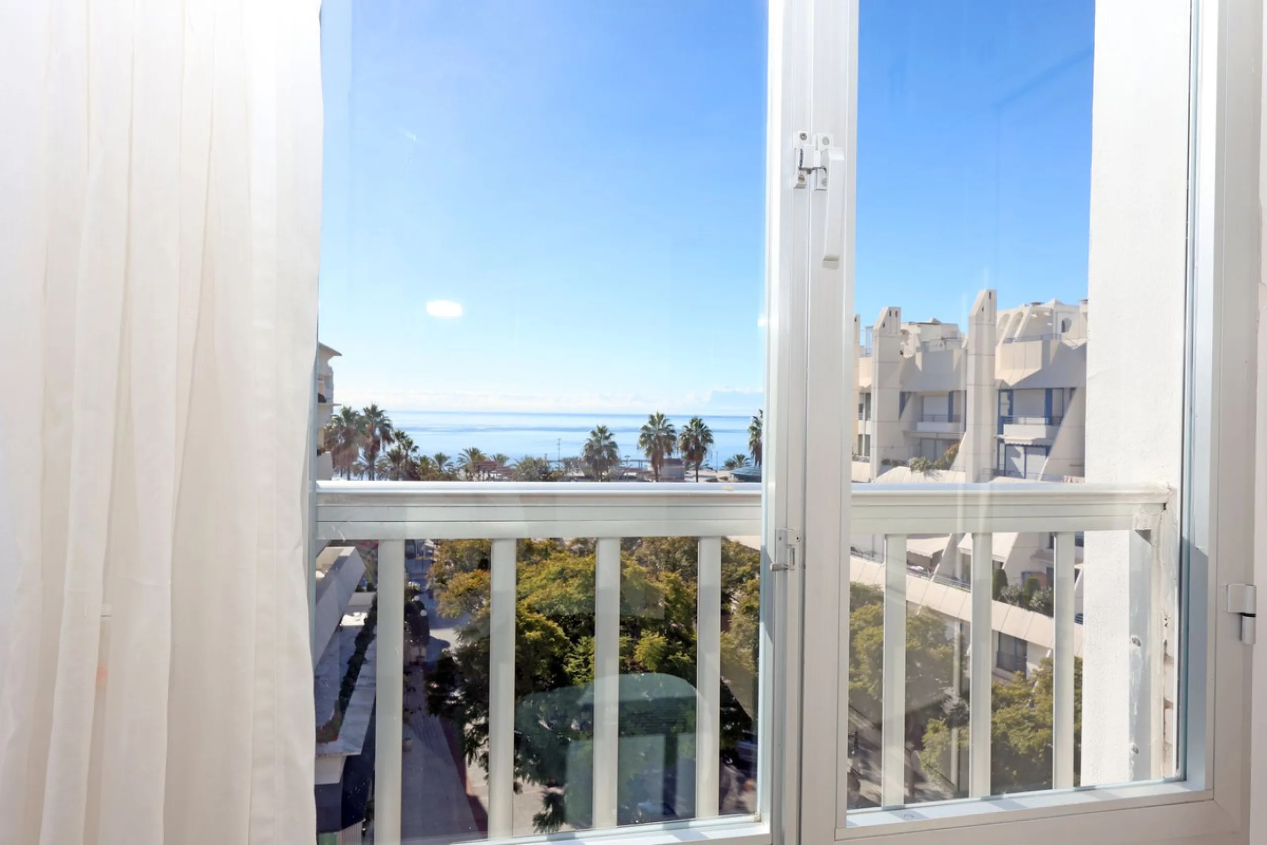 Introducing this charming 3-bedroom, 2-bathroom apartment, ideally located in the heart of Marbella. This home offers comfort and style in one of the most sought-after areas on the Costa del Sol. The living room opens up to a South-West facing terrace, pe
