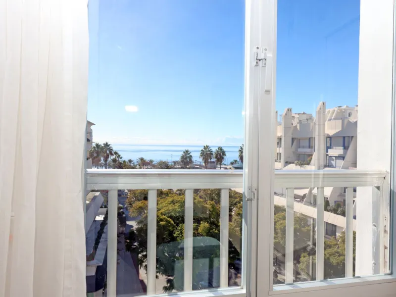 Introducing this charming 3-bedroom, 2-bathroom apartment, ideally located in the heart of Marbella. This home offers comfort and style in one of the most sought-after areas on the Costa del Sol. The living room opens up to a South-West facing terrace, pe