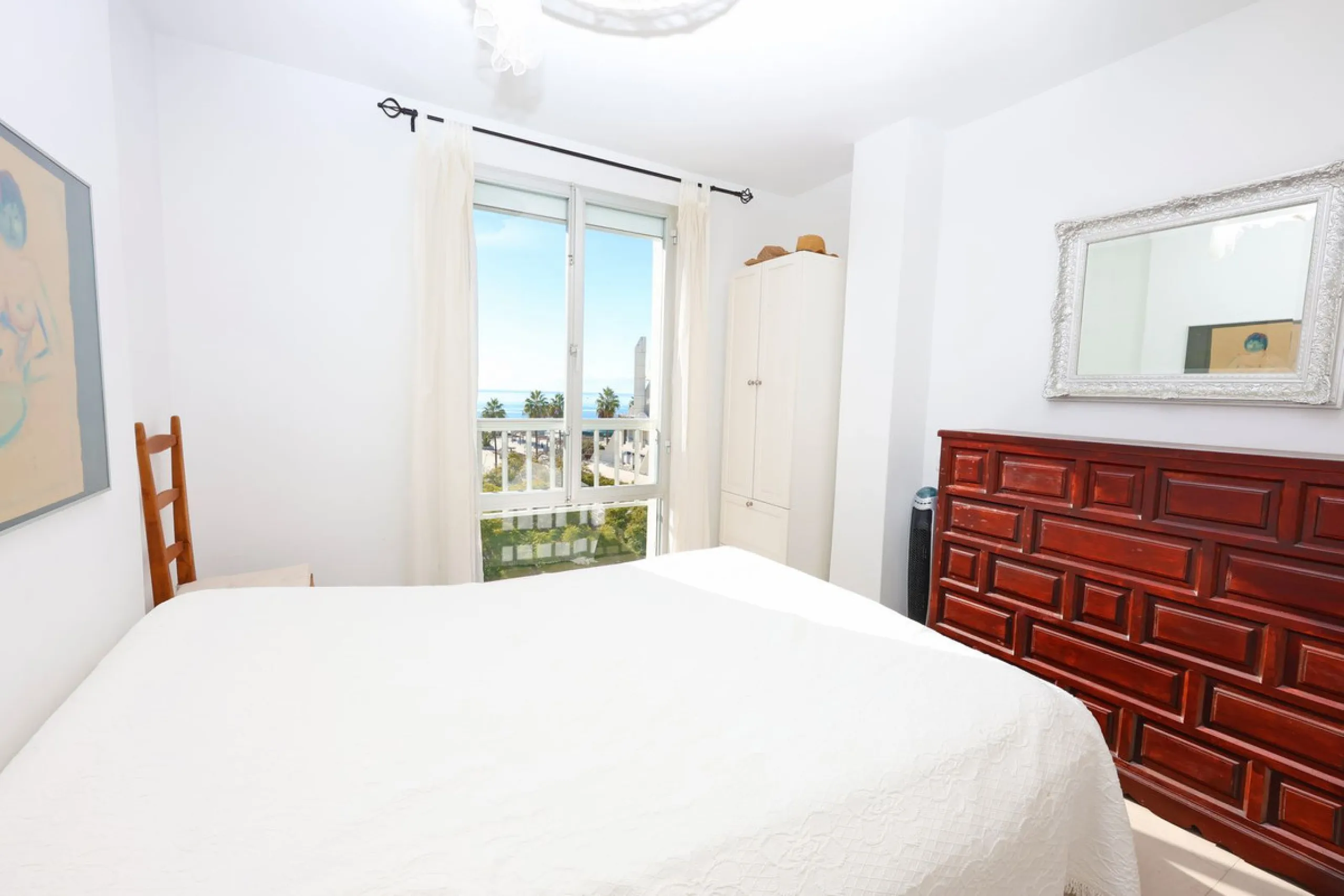 Introducing this charming 3-bedroom, 2-bathroom apartment, ideally located in the heart of Marbella. This home offers comfort and style in one of the most sought-after areas on the Costa del Sol. The living room opens up to a South-West facing terrace, pe