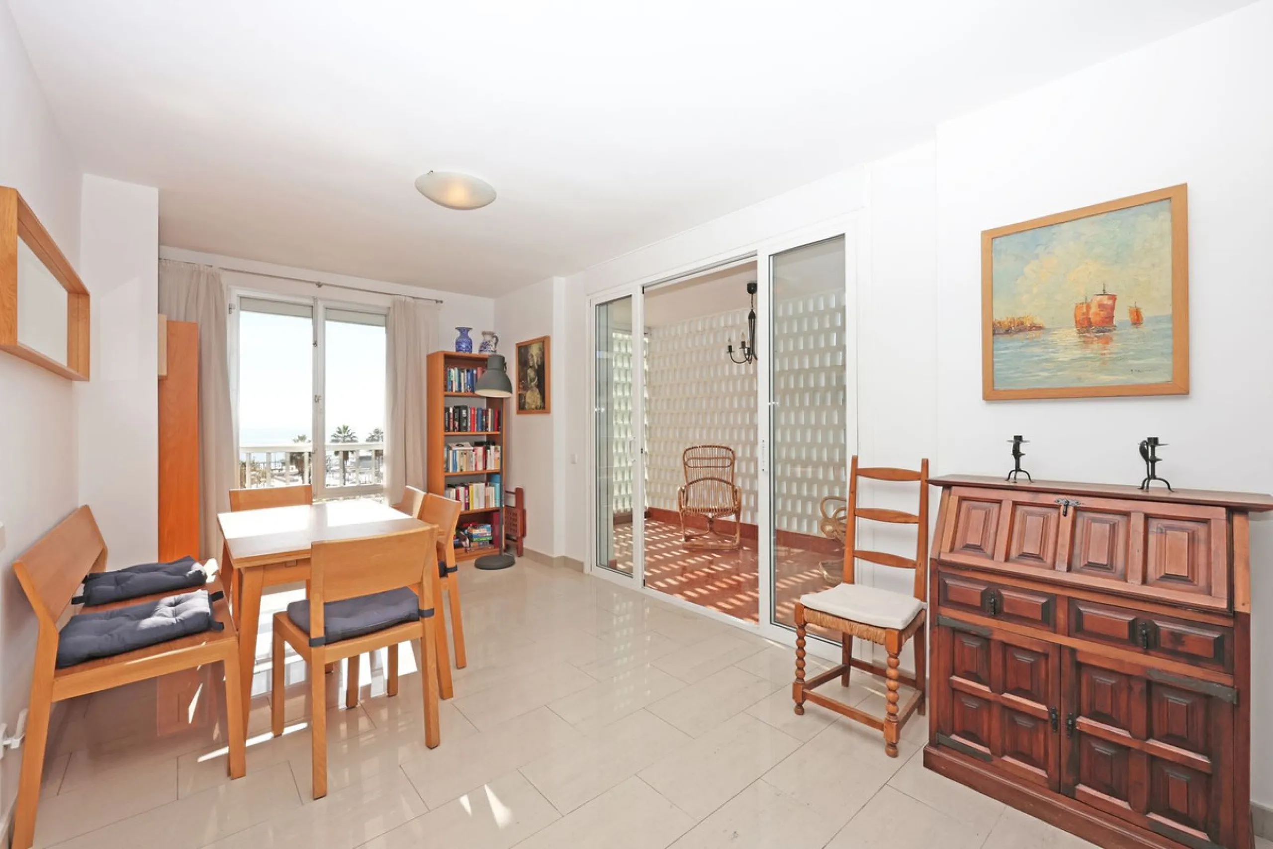 Introducing this charming 3-bedroom, 2-bathroom apartment, ideally located in the heart of Marbella. This home offers comfort and style in one of the most sought-after areas on the Costa del Sol. The living room opens up to a South-West facing terrace, pe