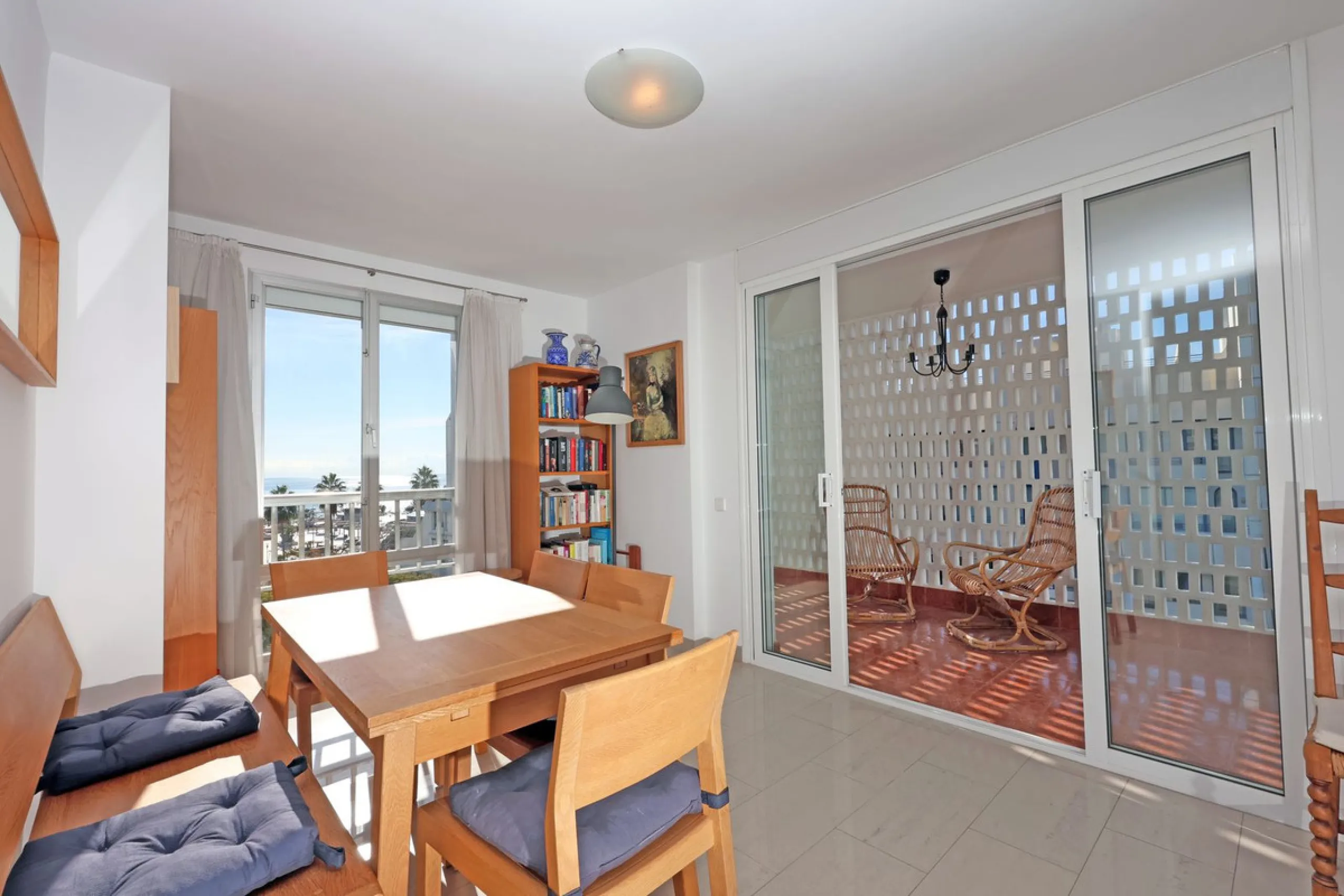 Introducing this charming 3-bedroom, 2-bathroom apartment, ideally located in the heart of Marbella. This home offers comfort and style in one of the most sought-after areas on the Costa del Sol. The living room opens up to a South-West facing terrace, pe