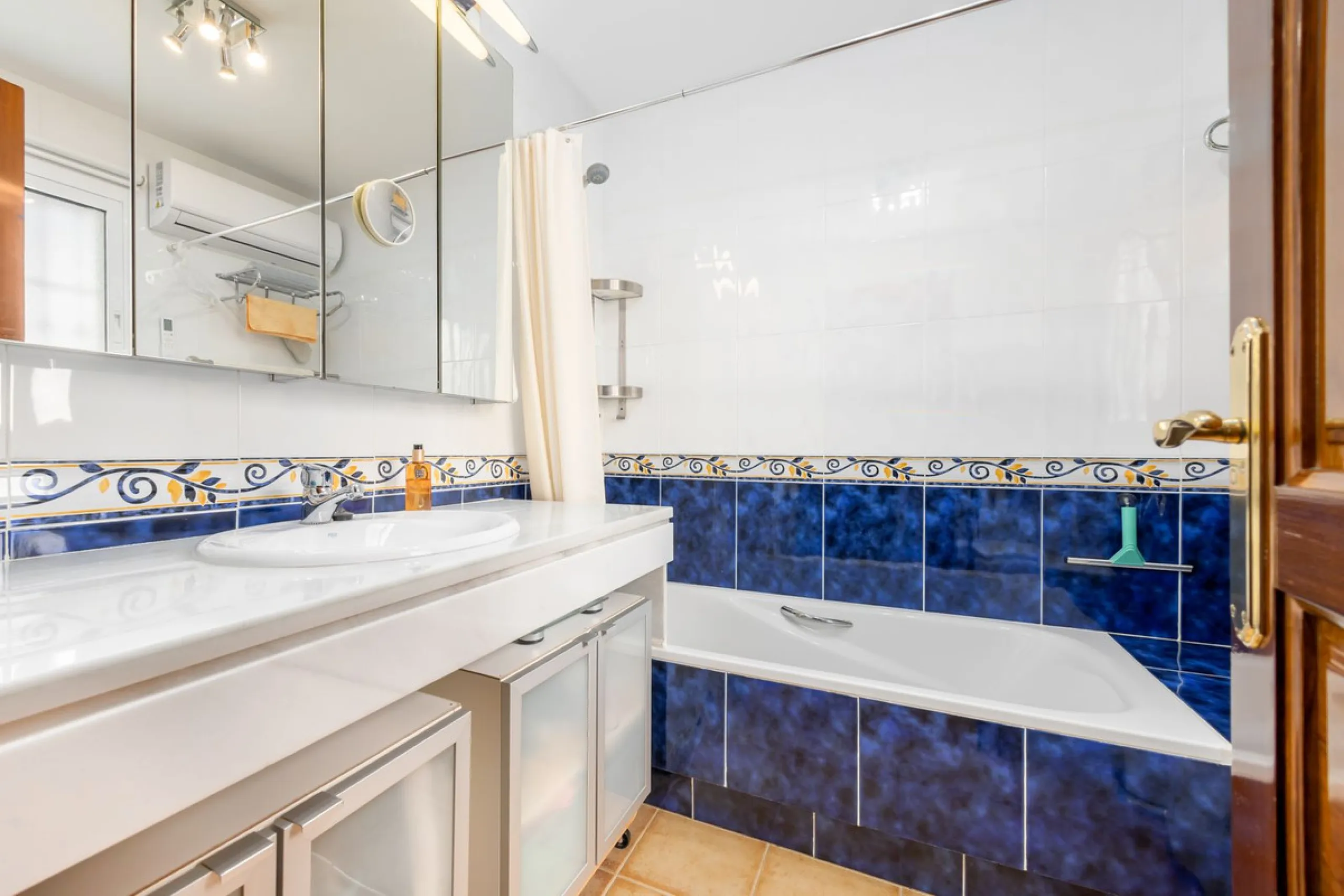 STUNNING THREE BEDROOM VILLA