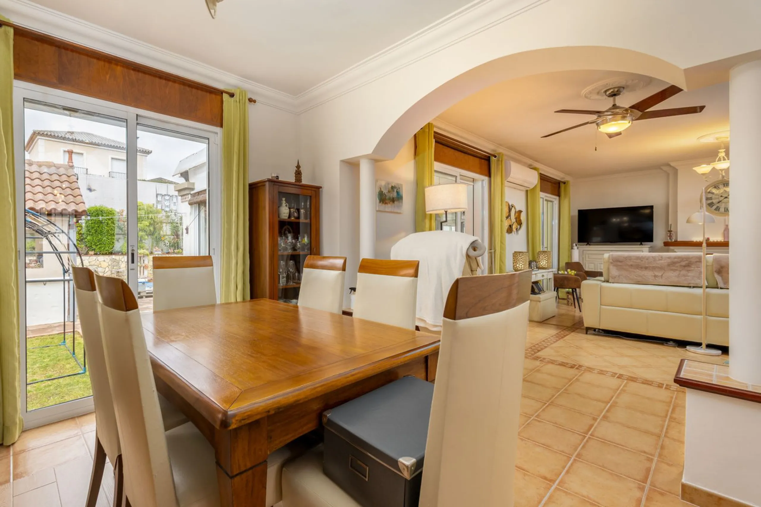 STUNNING THREE BEDROOM VILLA