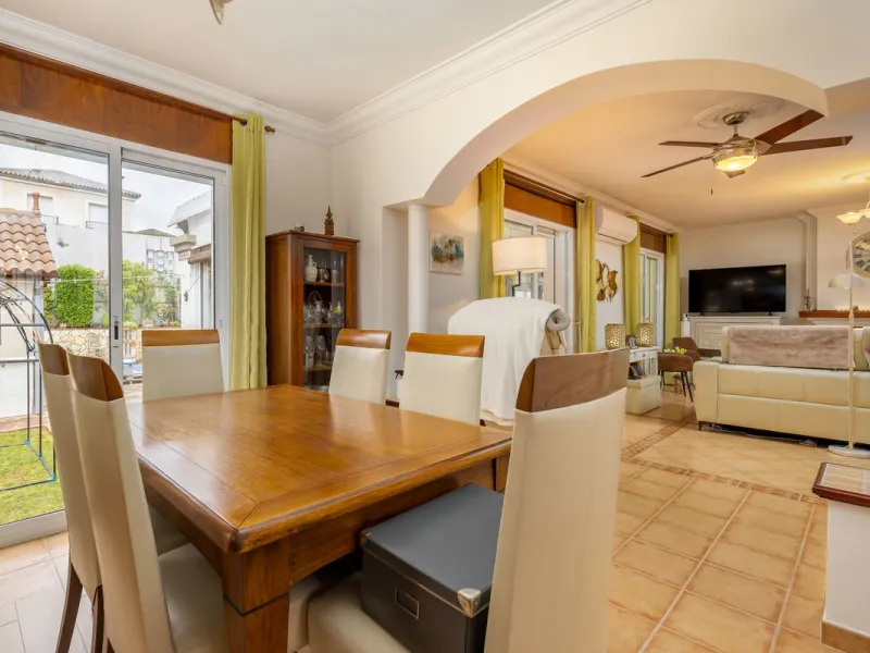 STUNNING THREE BEDROOM VILLA