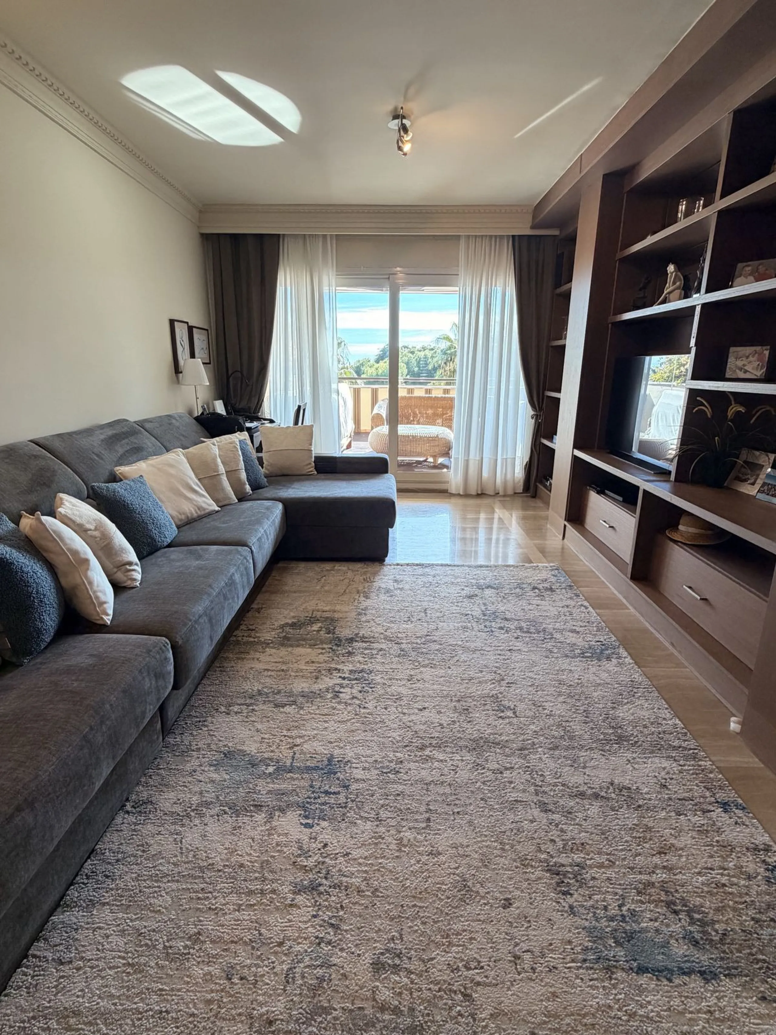 Apartment - Middle Floor Apartment в продаже в Marbella, Málaga. В доме 2 спален и 2 ванных комнат. Площадь дома 110 м²