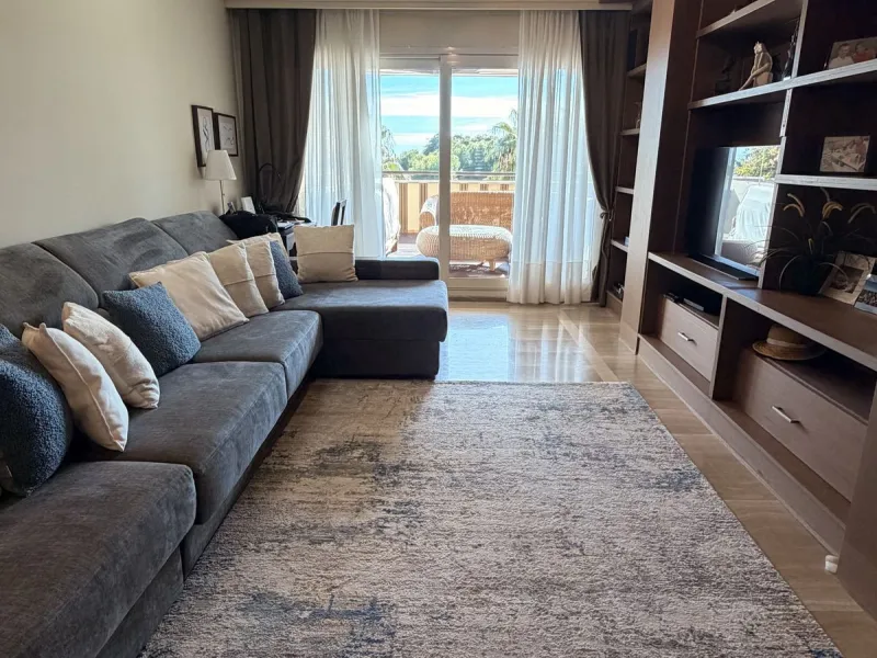 Apartment - Middle Floor Apartment в продаже в Marbella, Málaga. В доме 2 спален и 2 ванных комнат. Площадь дома 110 м²