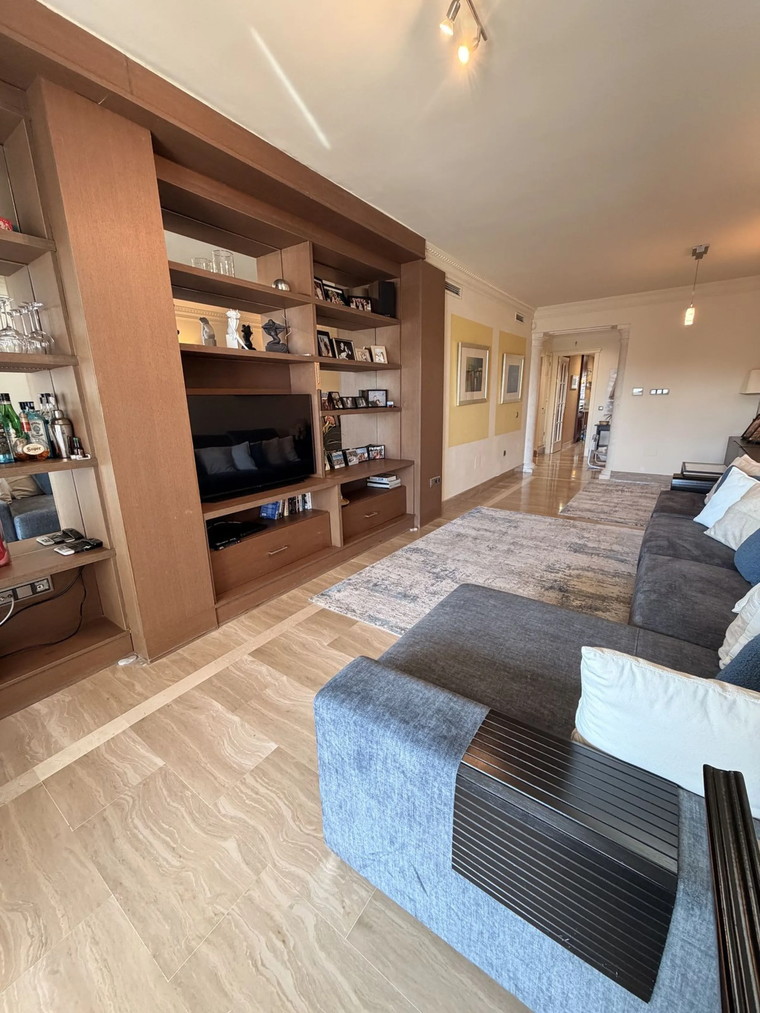 Apartment - Middle Floor Apartment в продаже в Marbella, Málaga. В доме 2 спален и 2 ванных комнат. Площадь дома 110 м²