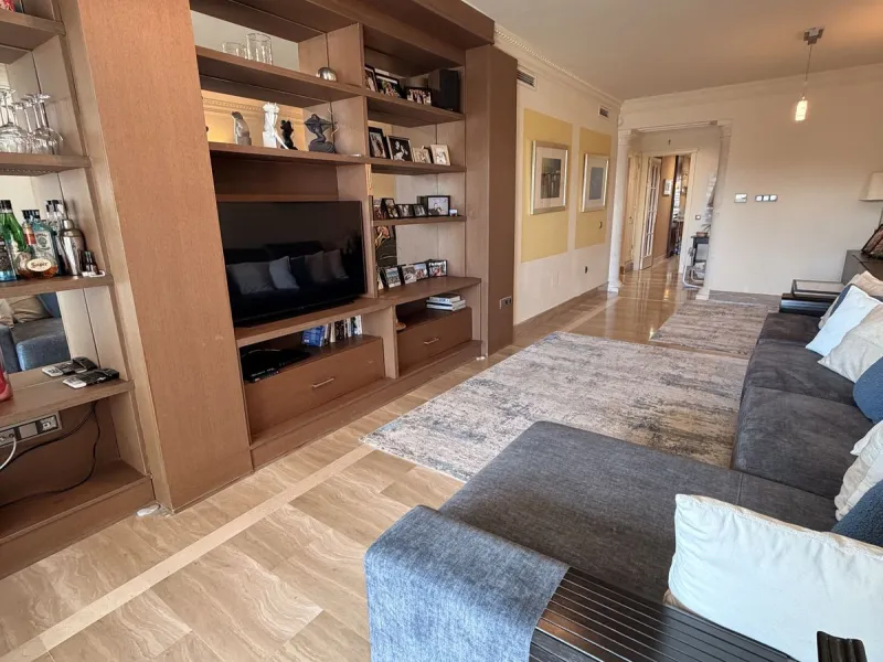 Apartment - Middle Floor Apartment в продаже в Marbella, Málaga. В доме 2 спален и 2 ванных комнат. Площадь дома 110 м²