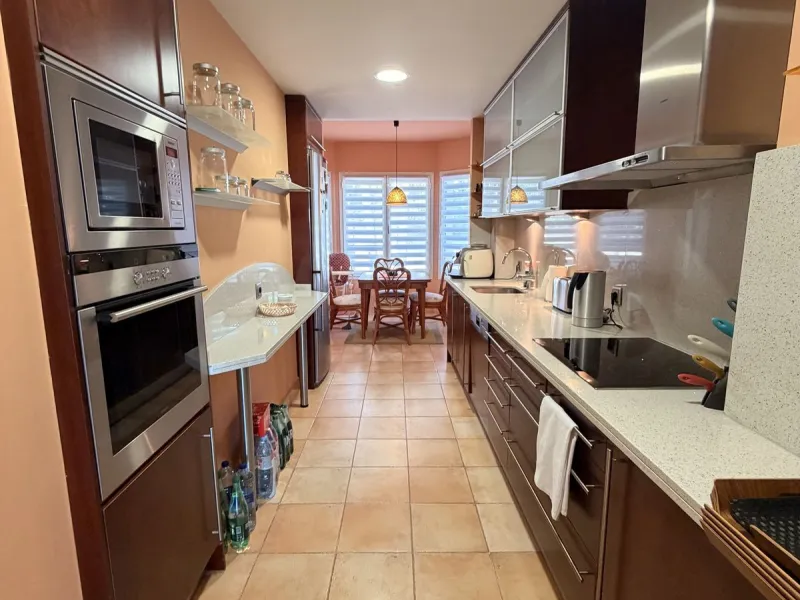 Apartment - Middle Floor Apartment в продаже в Marbella, Málaga. В доме 2 спален и 2 ванных комнат. Площадь дома 110 м²