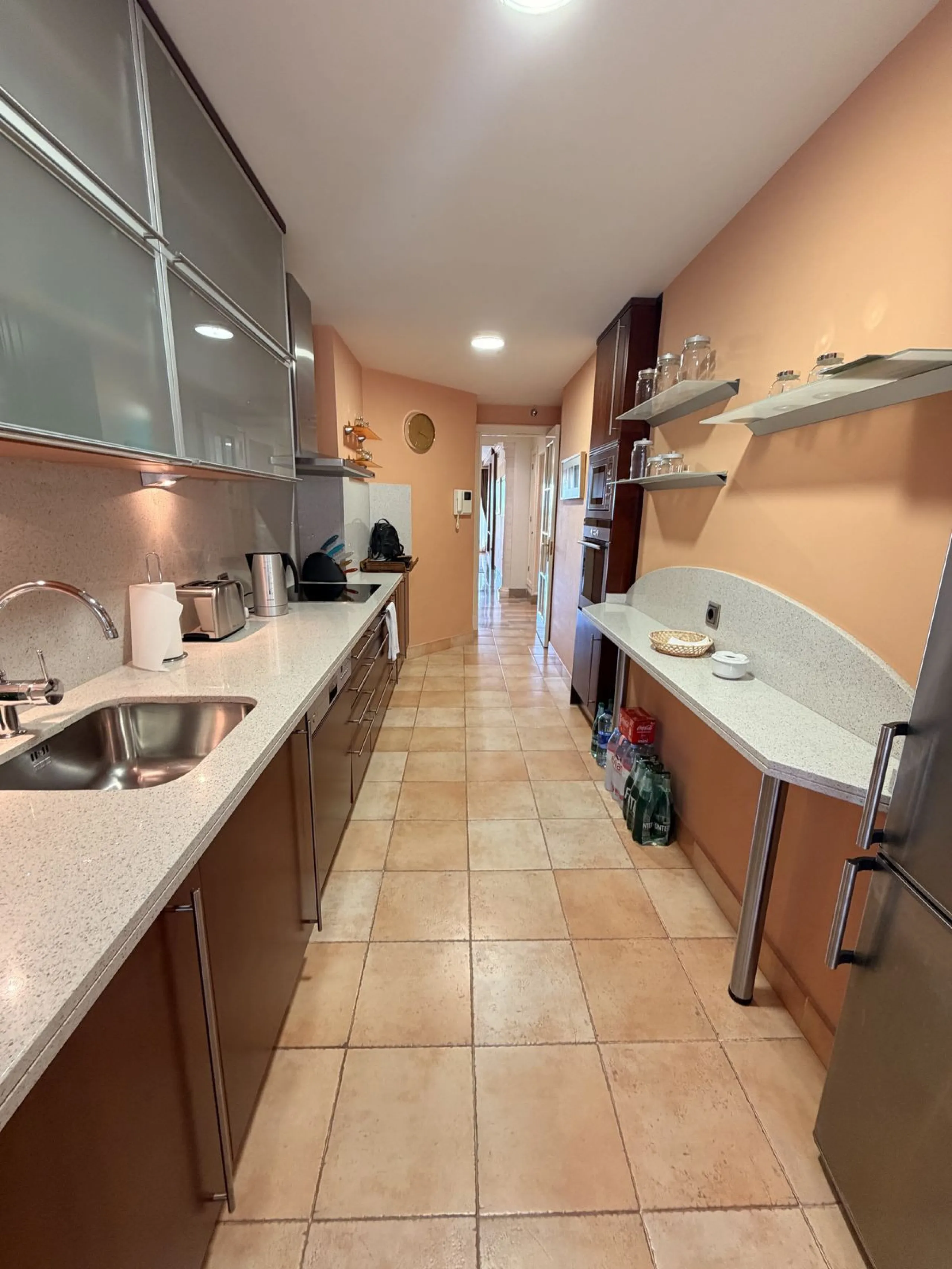 Apartment - Middle Floor Apartment в продаже в Marbella, Málaga. В доме 2 спален и 2 ванных комнат. Площадь дома 110 м²