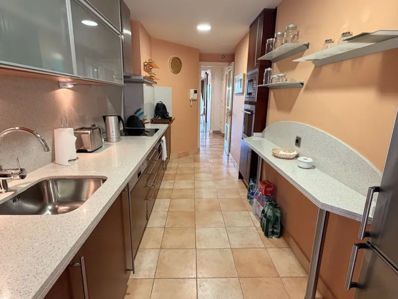 Apartment - Middle Floor Apartment в продаже в Marbella, Málaga. В доме 2 спален и 2 ванных комнат. Площадь дома 110 м²