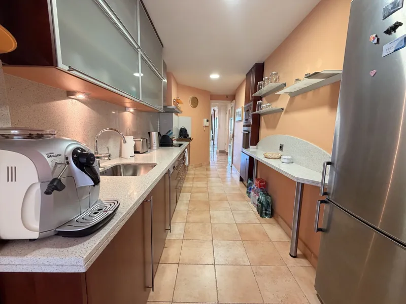 Apartment - Middle Floor Apartment в продаже в Marbella, Málaga. В доме 2 спален и 2 ванных комнат. Площадь дома 110 м²
