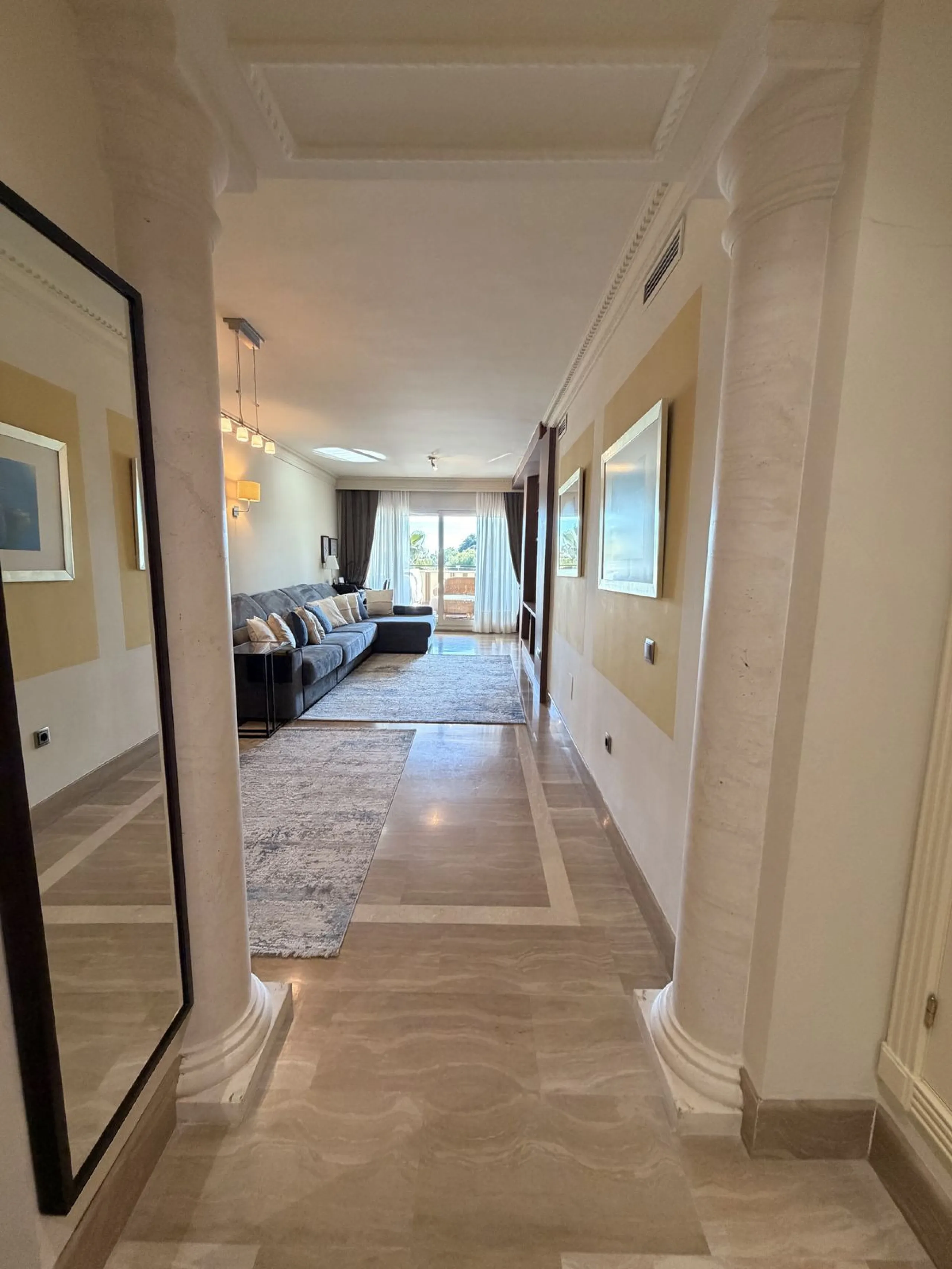 Apartment - Middle Floor Apartment в продаже в Marbella, Málaga. В доме 2 спален и 2 ванных комнат. Площадь дома 110 м²