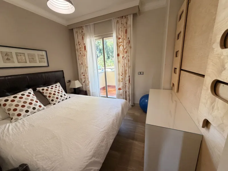 Apartment - Middle Floor Apartment в продаже в Marbella, Málaga. В доме 2 спален и 2 ванных комнат. Площадь дома 110 м²