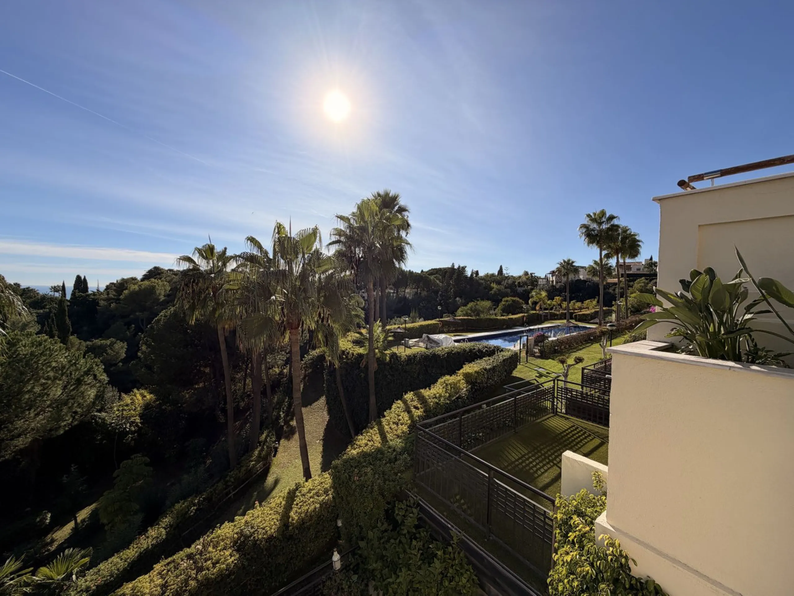 Apartment - Middle Floor Apartment в продаже в Marbella, Málaga. В доме 2 спален и 2 ванных комнат. Площадь дома 110 м²