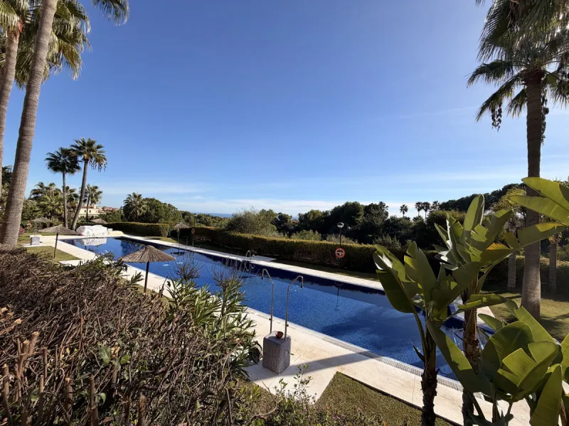 Apartment - Middle Floor Apartment в продаже в Marbella, Málaga. В доме 2 спален и 2 ванных комнат. Площадь дома 110 м²
